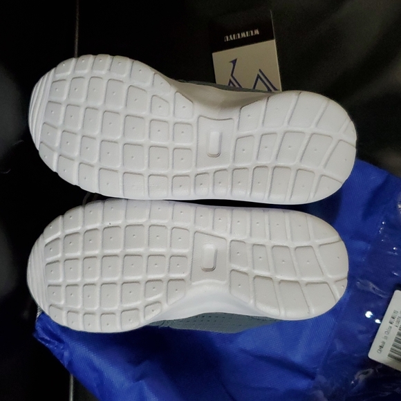 💙 4/$20 Toddlers Mesh Sneakers - Picture 4 of 5